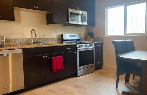 View Park-Windsor Hills House | Spacious and Cozy Casita near LAX-SoFi-USC