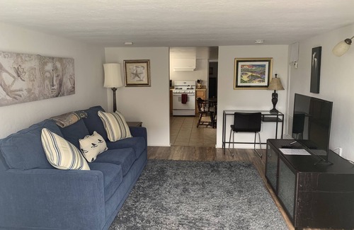 West Alameda House | Spacious 1 bed/1bath ground floor apt in duplex