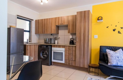 Greater Johannesburg Metropolitan Area Apartment | Spacious 1 Bed in a secure golf estate.WIFI