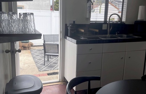 Yorktown House | Spacious 1 bedroom less than 1 mile to Beach & DT