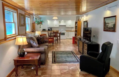 Freeport Apartment | Spacious 1-Bedroom Apartment With Gorgeous Yard!