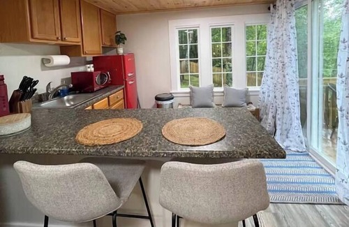 Edgecomb Cottage | Spacious 1 Bedroom Cottage Close to Everything 5