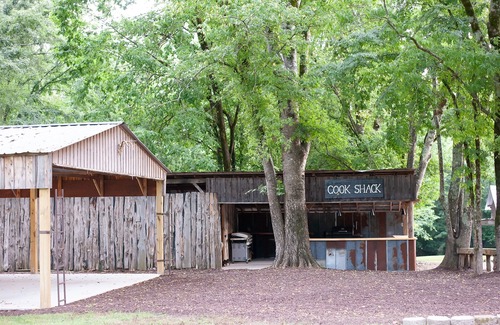 Abbeville Cabin | Spacious 10 bedroom cabin + bungalow on expansive property in Abbeville, SC