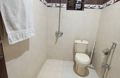 Islamabad Hotel | Spacious 10-bedroom hotel in brilliant Islamabad with WiFi, AC