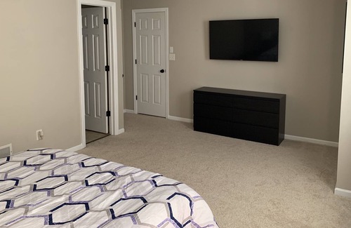 Churchhill Condo | Spacious 1BD/1BR 15 Min from Downtown, 5 Min from PA Turnpike
