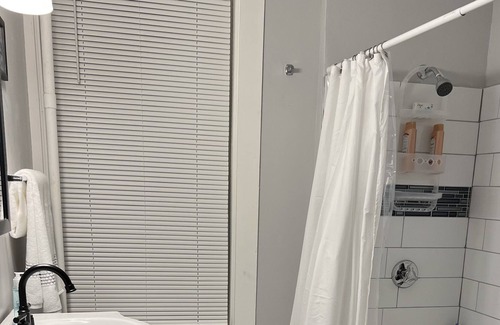 Abington Apartment | Spacious 1bedroom with futon & air mattresses