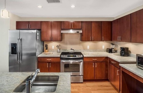 George Washington University Apartment | Spacious 1BR Apt | Full Kitchen + Gym | by GLS