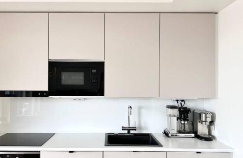 Keskinen District Apartment | Spacious 1BR With Balcony