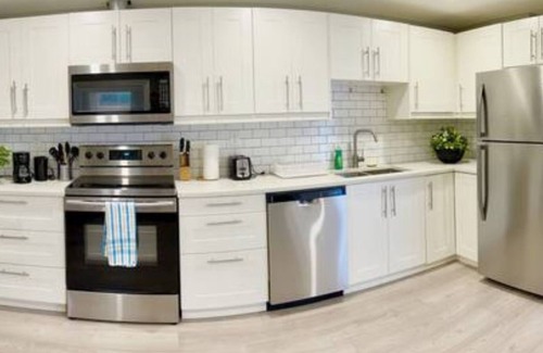 Northeast Edmonton House | Spacious 2-Bdm in-suite laundry Close to Hospital