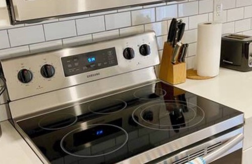 Northeast Edmonton House | Spacious 2-Bdm in-suite laundry Close to Hospital