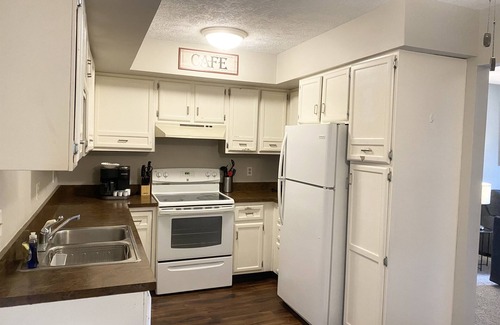 Bloomington Condo | Spacious 2 Bed Condo, Pet Friendly