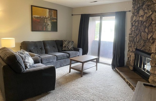Bloomington Condo | Spacious 2 Bed Condo, Pet Friendly