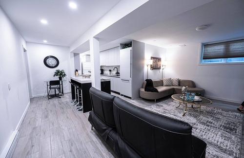 West Vancouver House | Spacious 2-Bedroom Basement Suite – Perfect for Families!