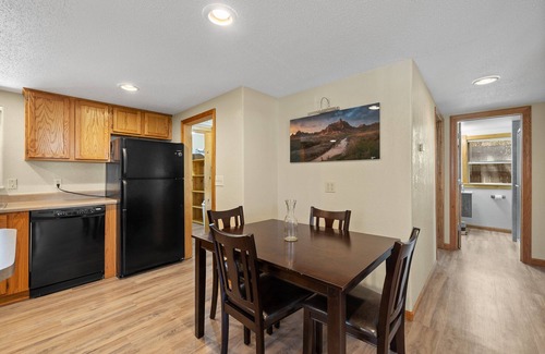 Rapid City House | Spacious 2 bedroom 2 bath home. 30 minutes from Mount Rushmore. Perfect location