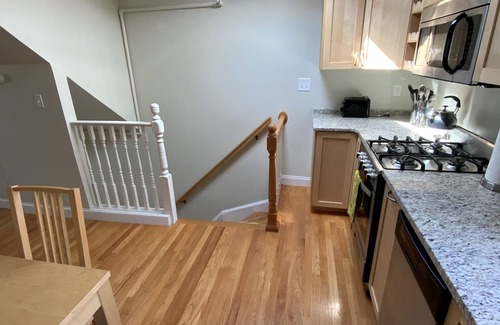 Highland Park House | Spacious 2 bedroom apartment