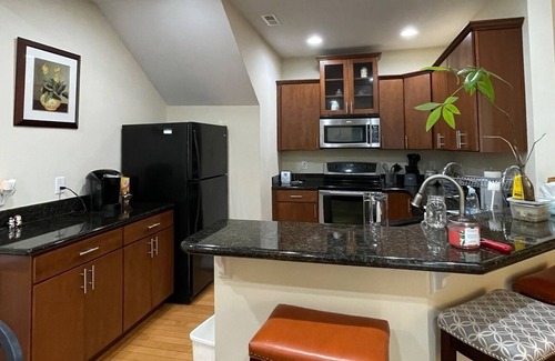 Corryville Condo | Spacious 2 bedroom condo close to University, Medical institutions and hospitals