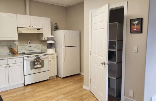 Central Okanagan House | Spacious 2 bedroom suite near Wood Lake with a view. Family/pet friendly!