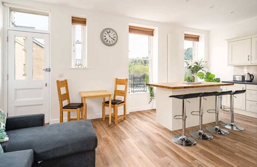 Monkton Combe House | Spacious 2 Bedroom House With Stunning Views!