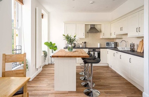 Monkton Combe House | Spacious 2 Bedroom House With Stunning Views!