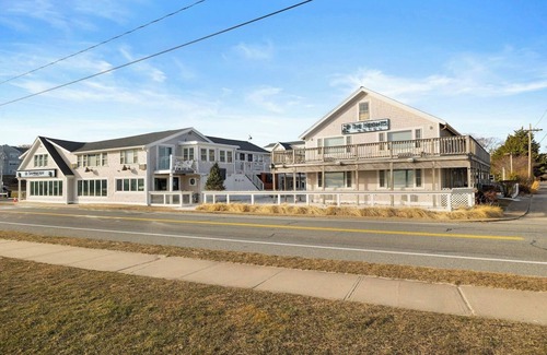 Falmouth Heights Apartment | Spacious 2-Bedroom King Suite - Comfort & Style | Sleeps 5