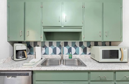 Northeast Pensacola House | Spacious 2 bedroom townhouse completely remodeled with all the amenities