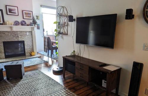 Sawtelle Apartment | Spacious 2 bedrooms. Prime Location (entire place)
