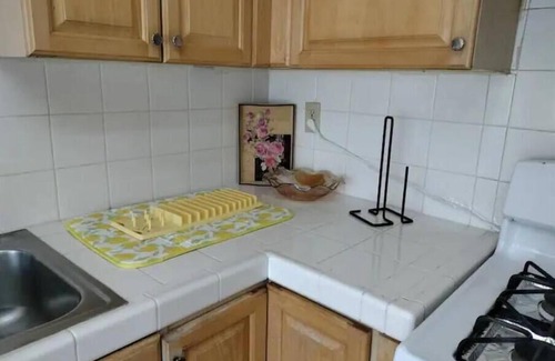 Riverview West Apartment | Spacious 2 BR 2 BA apt TV Stores
