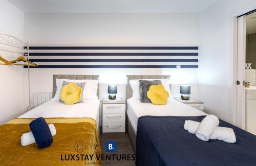 Bushey Apartment | Spacious 2 BR Apartment - 2 Minutes to Station - 10 Minutes to Harry Potter Studios - 30 Minutes to London Euston - Ideal for Families & Business - Free Parking