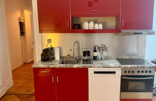 Charlottenburg House | Spacious 2-room apartment near Kudamm & Schaubühne | Antique & modern