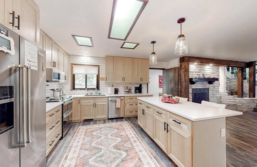 Northeast Heights House | Spacious 2300 Sq Ft| Pet Friendly |Gourmet Kitchen