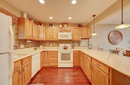 Winter Park Condo | Spacious 2B-2B Condo in WP - Mtn. Views, Hot Tub/Pool, Free Shuttle, Walkable