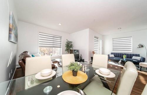 West Edmonton Apartment | Spacious 2bedroom FREE parking king bed close to DT