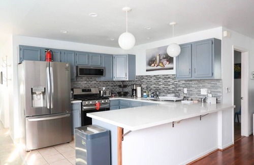 Mosswood Apartment | Spacious 2BR/1BA Apt in Temescal Oakland w/Parking