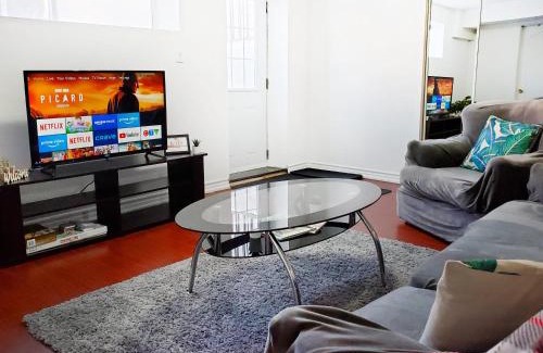 Churchill Meadows House | Spacious 2BR Apartment, Large Kitchen, Parking Included