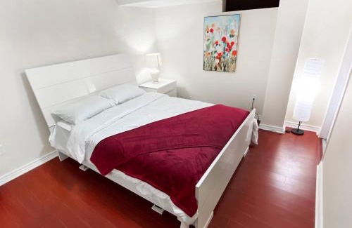 Churchill Meadows House | Spacious 2BR Apartment, Large Kitchen, Parking Included