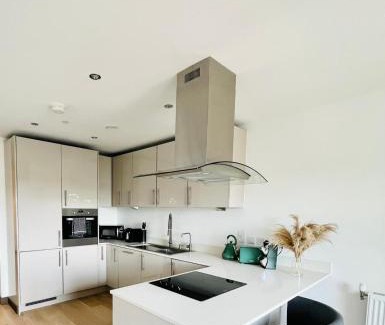 Maidstone Apartment | Spacious 2BR Apartment- Free Parking - Long Stay