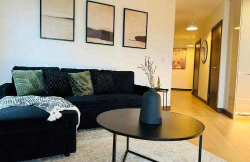 Maidstone Apartment | Spacious 2BR Apartment- Free Parking - Long Stay