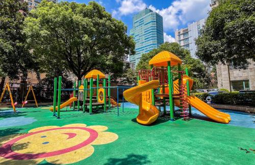 Xujiahui Apartment | Spacious 2BR Apartment Xujiahui Center Close to Metro