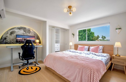 Ballard Apartment | Spacious 2BR Ballard Retreat w/AC and Fenced Yard