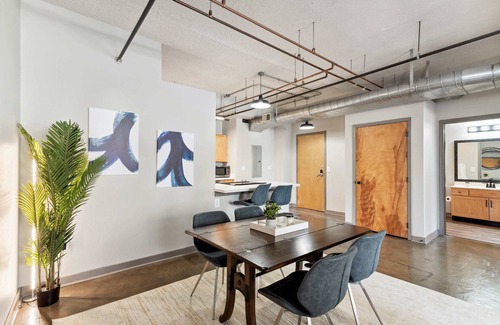 Downtown Kansas City Apartment | Spacious 2BR Downtown Retreat