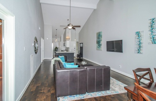April Sound Condo | Spacious 2BR King Bed Condo in April Sound