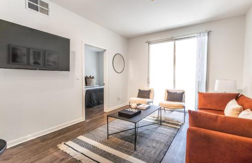Downtown Apartment | Spacious 2BR Near Santa Monica Beach, Walk Everywhere!