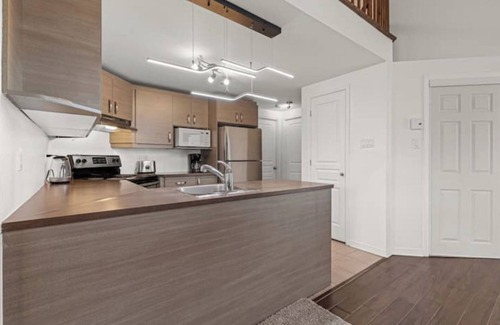 Brossard Apartment | Spacious 3-bed Apt. in DIX30 close to DT