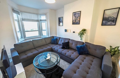 Stonebridge Apartment | Spacious 3 Bed Flat in Wembley with Private Garden