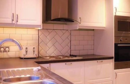 Havering House | Spacious 3-Bed Home with Parking & WiFi in Greater London