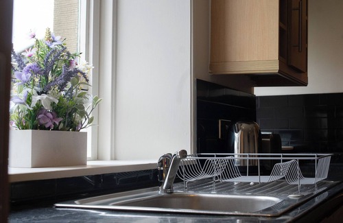 Hawick House | Spacious 3 Bed Terrace with Large Kitchen Diner