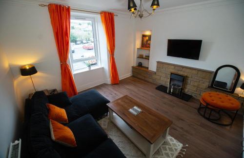 Hawick Apartment | Spacious 3 Bed Terrace with Large Kitchen Diner