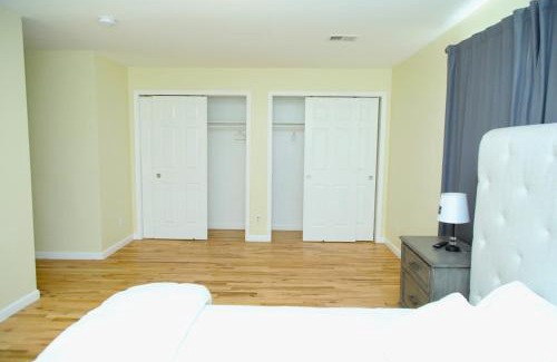 Lower Vailsburg Apartment | Spacious 3 Bedroom, 15 Min to EWR Airport and Parks