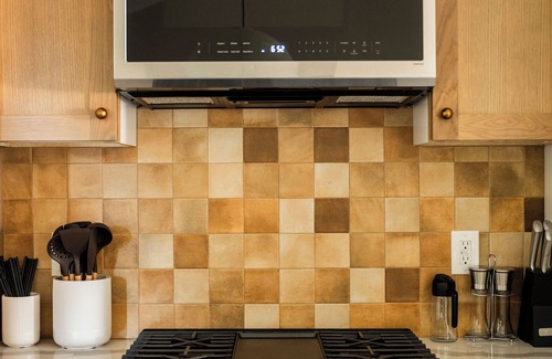 Hawthorne Apartment | Spacious 3-bedroom 2-bathroom apartment, free parking, close to SoFi and LAX