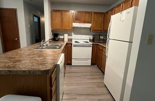 Kabrich Crescent Apartment | Spacious 3-bedroom apartment in Blacksburg, VA! Great location!